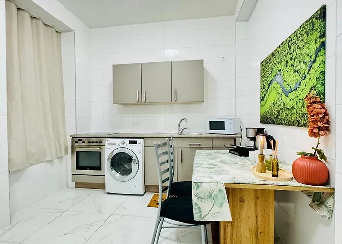 5br Only 10-min Walk To Matzleinsdorfer Platz * فيينا