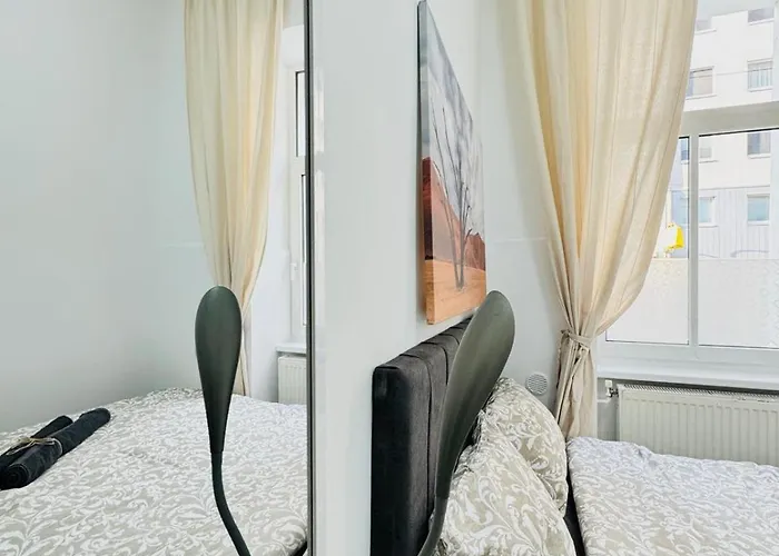 شقة 5br Only 10-min Walk To Matzleinsdorfer Platz فيينا