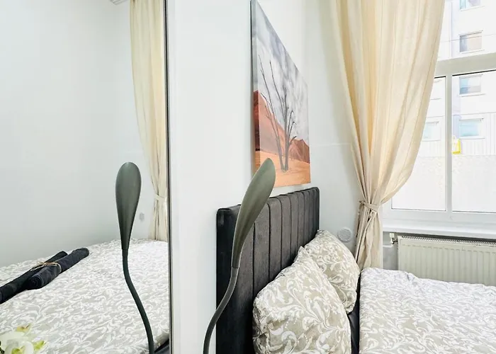 5br Only 10-min Walk To Matzleinsdorfer Platz Viyana