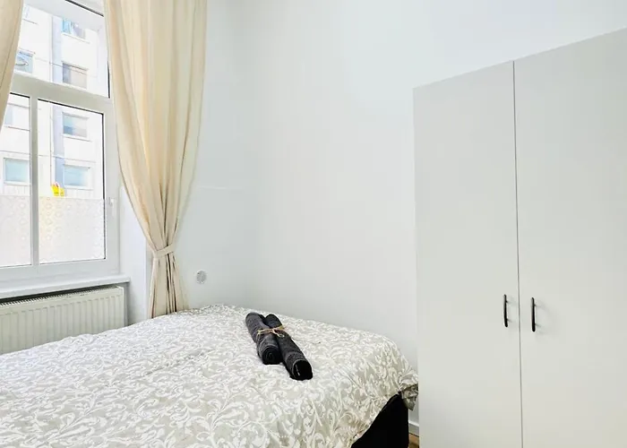 Daire 5br Only 10-min Walk To Matzleinsdorfer Platz *