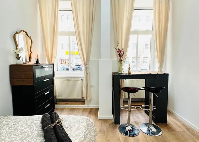 5br Only 10-min Walk To Matzleinsdorfer Platz *