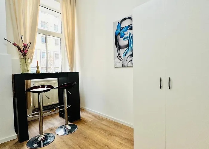 5br Only 10-min Walk To Matzleinsdorfer Platz شقة